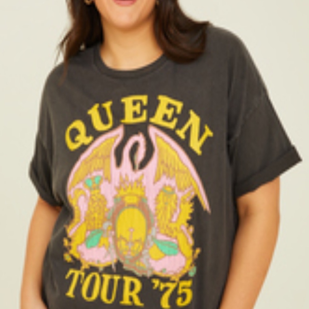 Arula oversized QUEEN Official Merch Gray T-Shirt X/A and blue pocket tshirt NWT